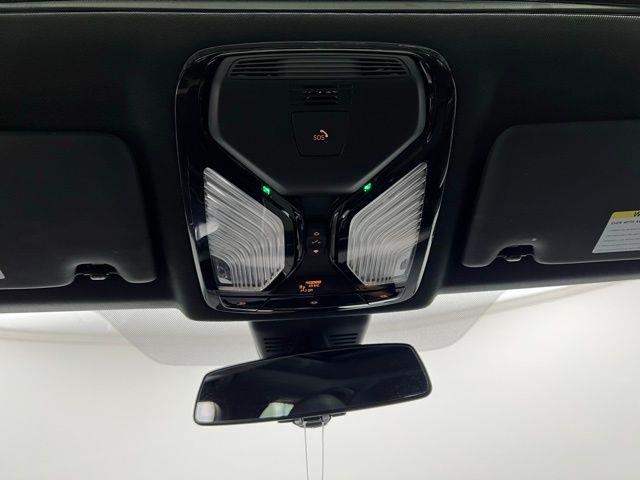 2025 BMW 3 Series 330i xDrive AWD