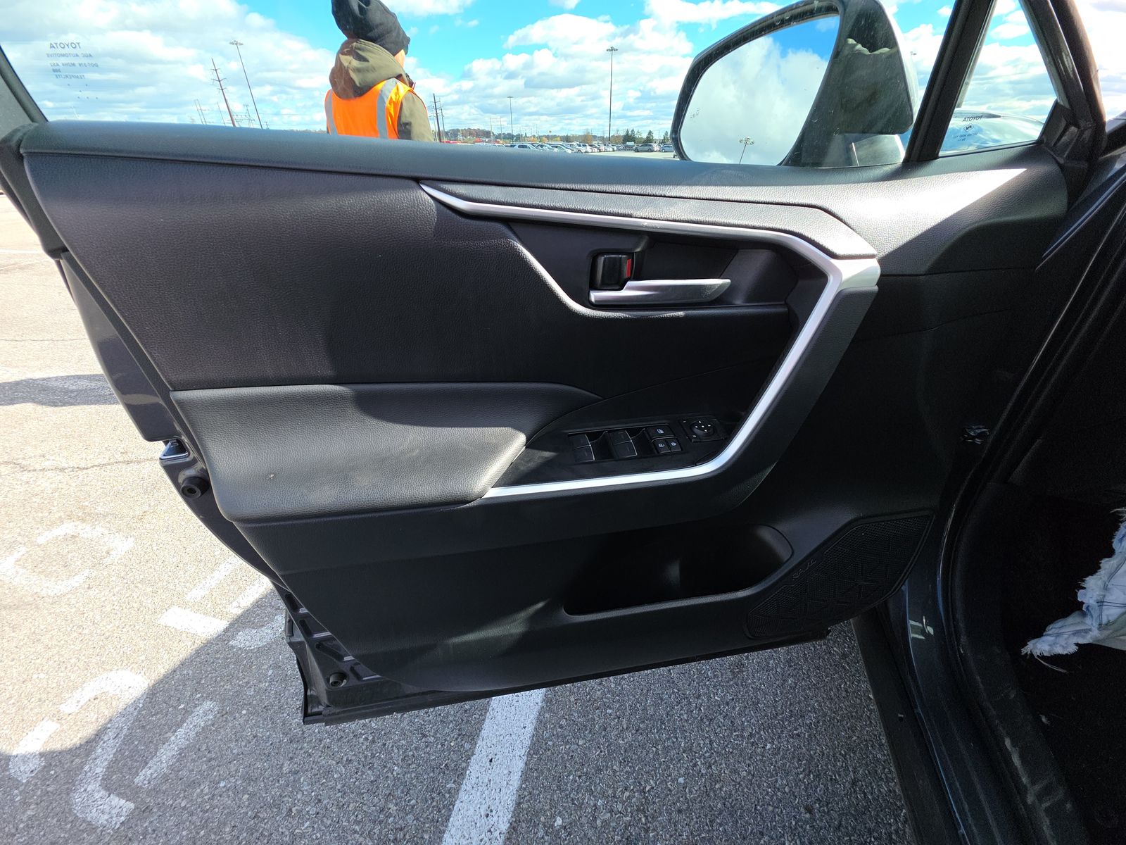 2025 Toyota RAV4 XLE AWD