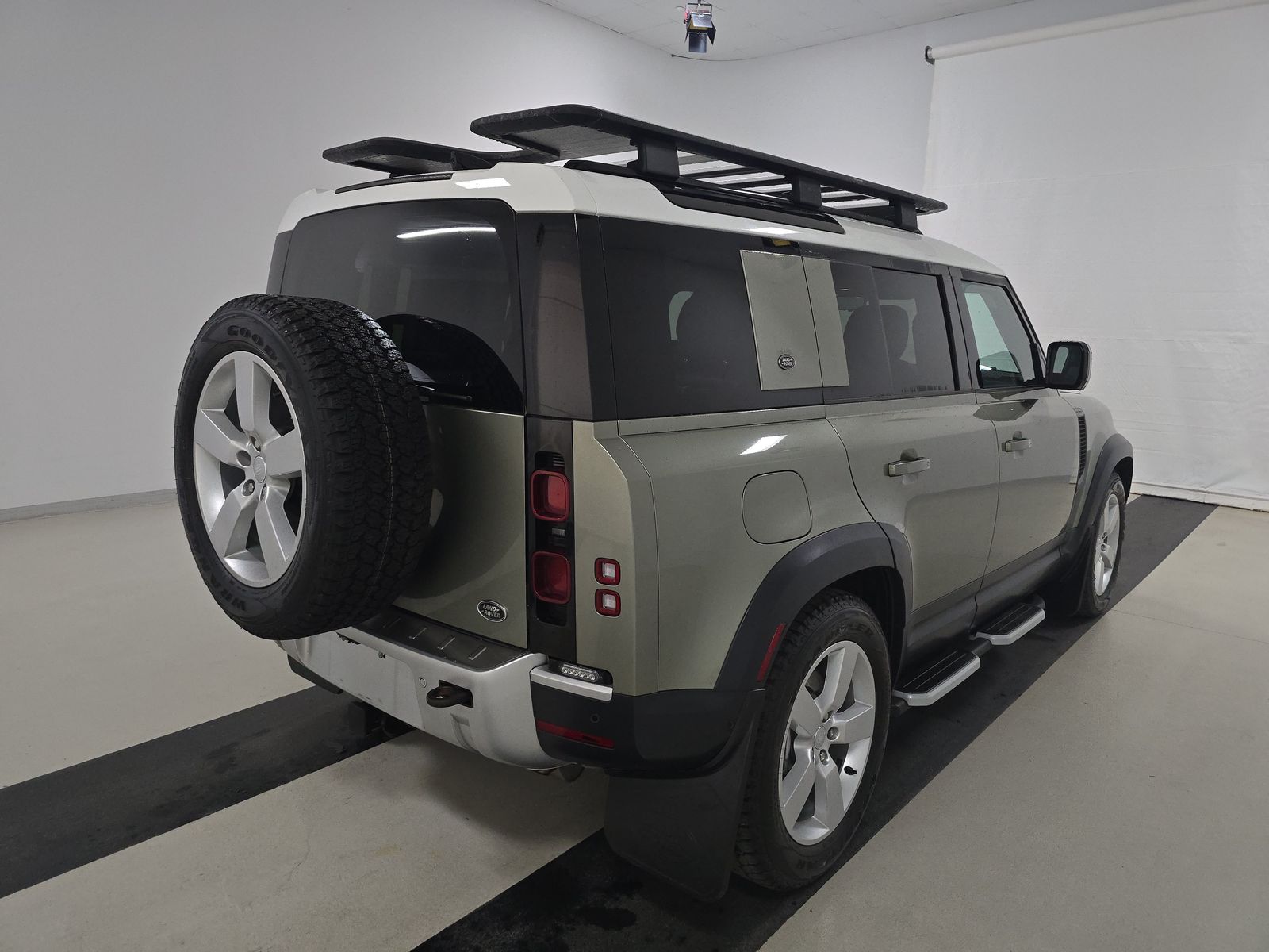 2022 Land Rover Defender 110 SE AWD