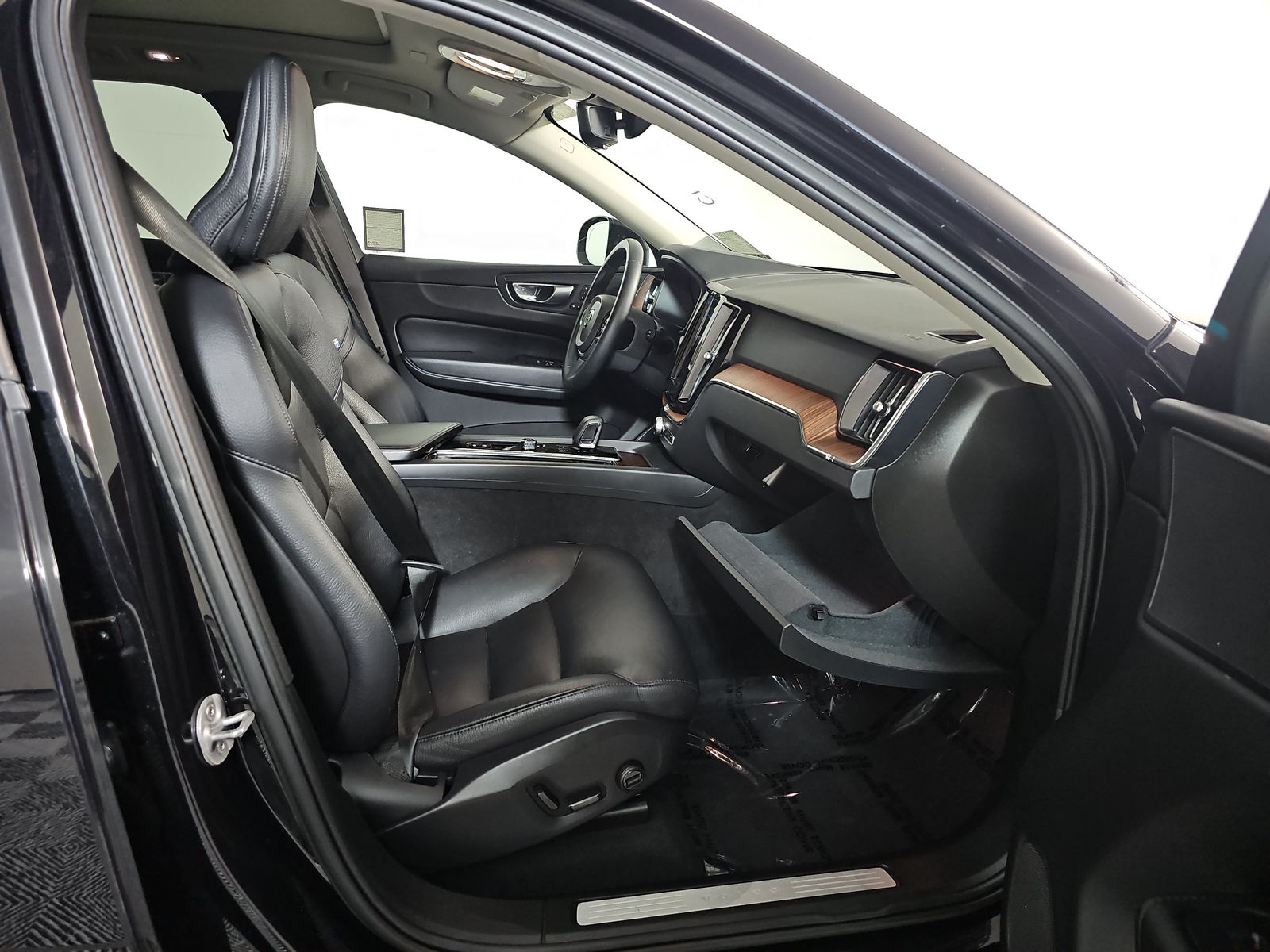 2023 Volvo XC60 B5 Plus AWD