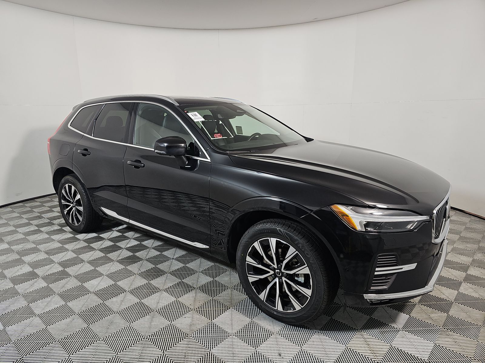 2023 Volvo XC60 B5 Plus AWD