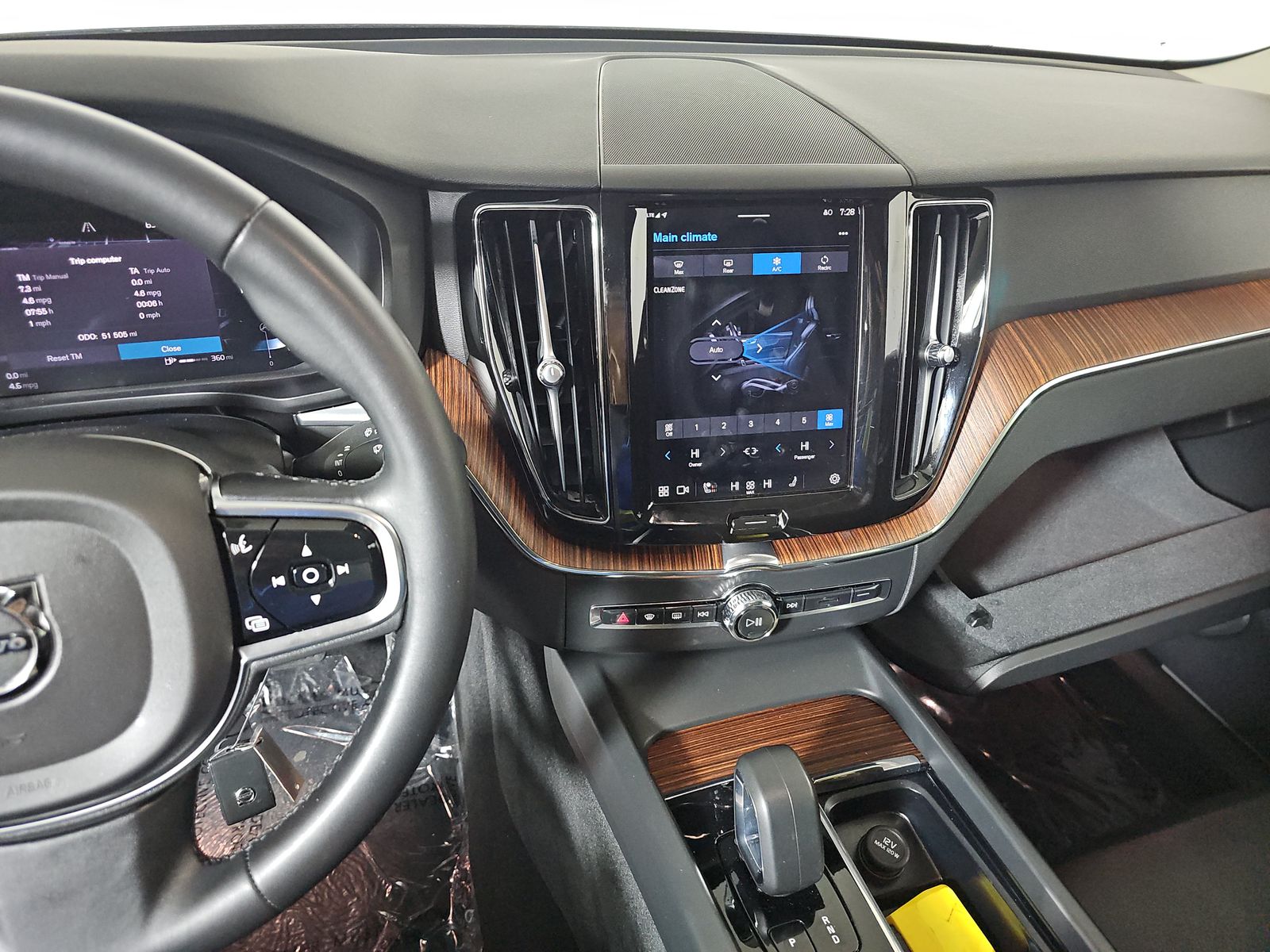 2023 Volvo XC60 B5 Plus AWD