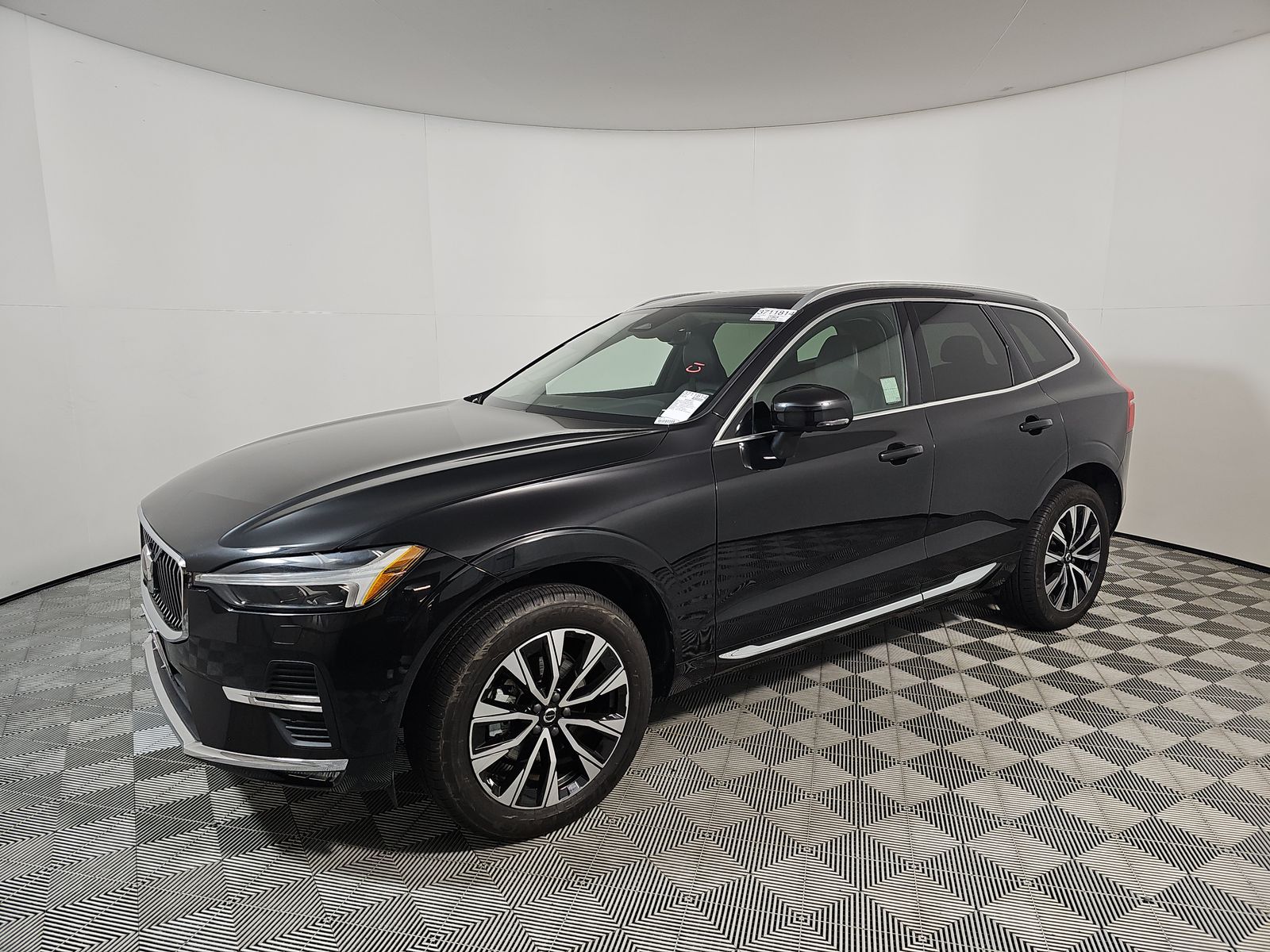 2023 Volvo XC60 B5 Plus AWD
