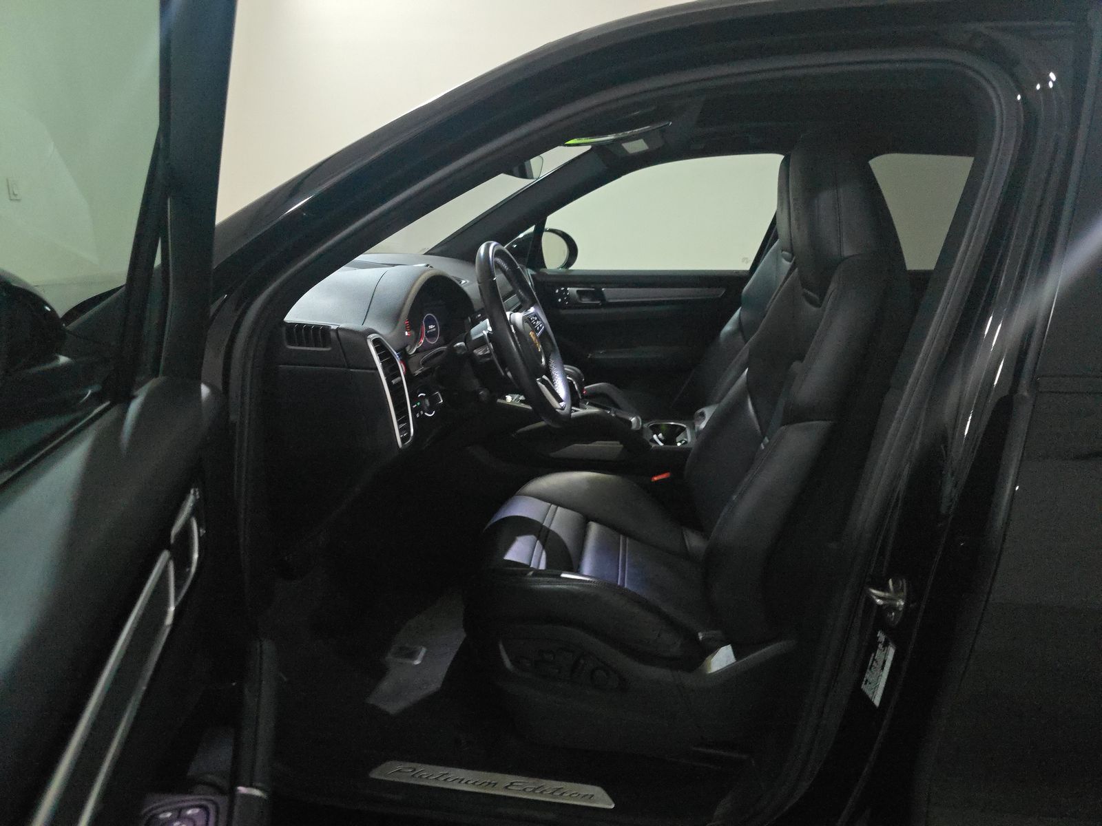 2022 Porsche Cayenne Platinum Edition AWD