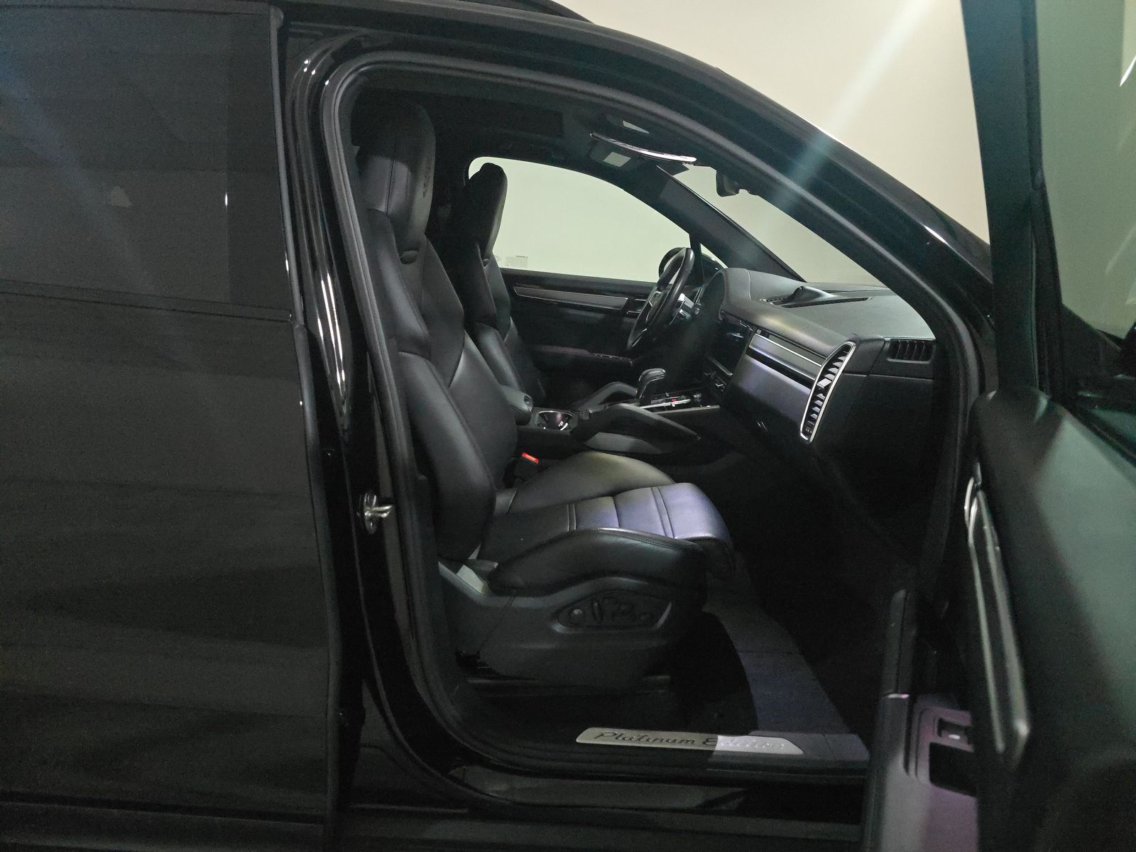 2022 Porsche Cayenne Platinum Edition AWD