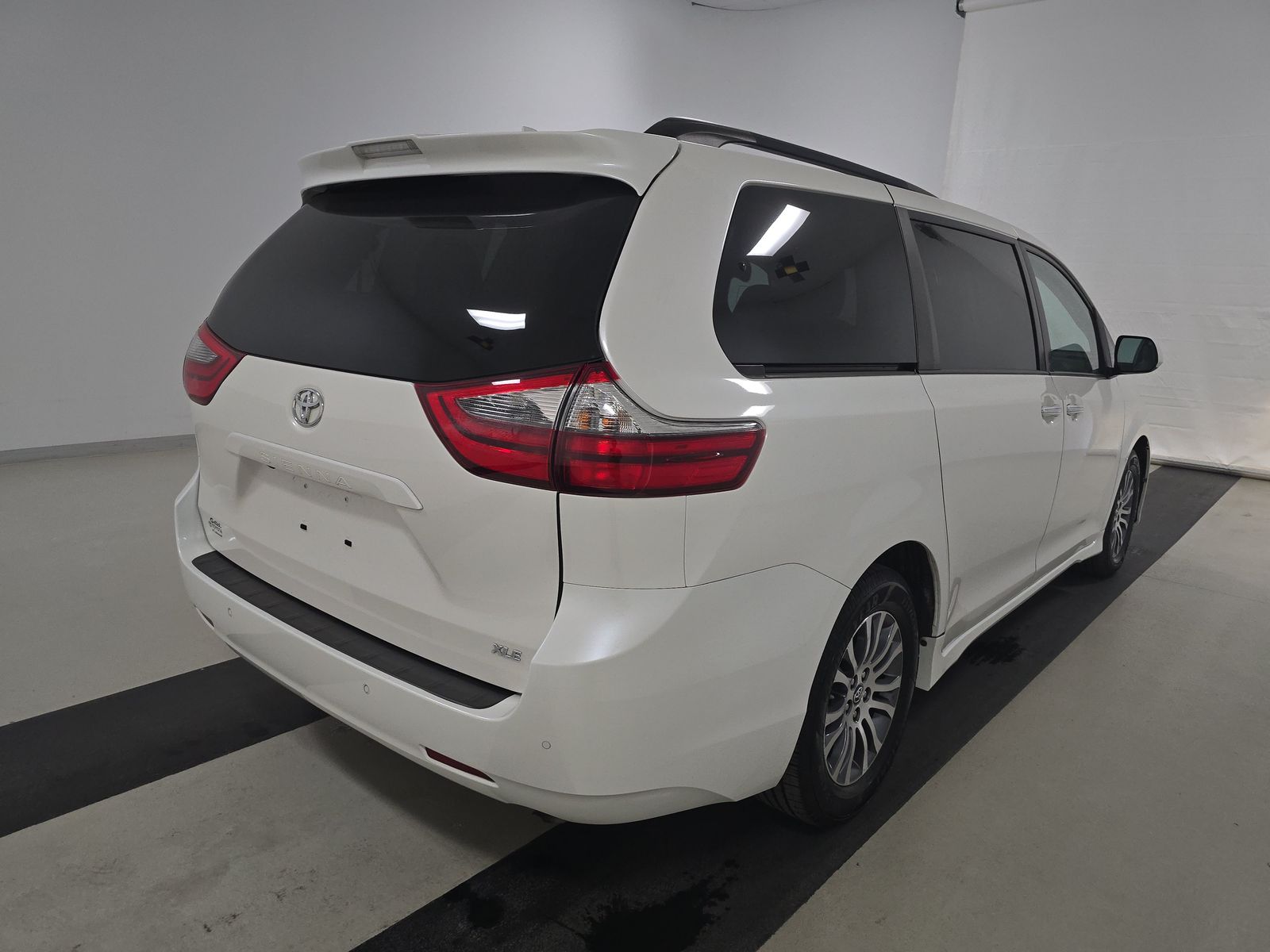 2020 Toyota Sienna XLE FWD