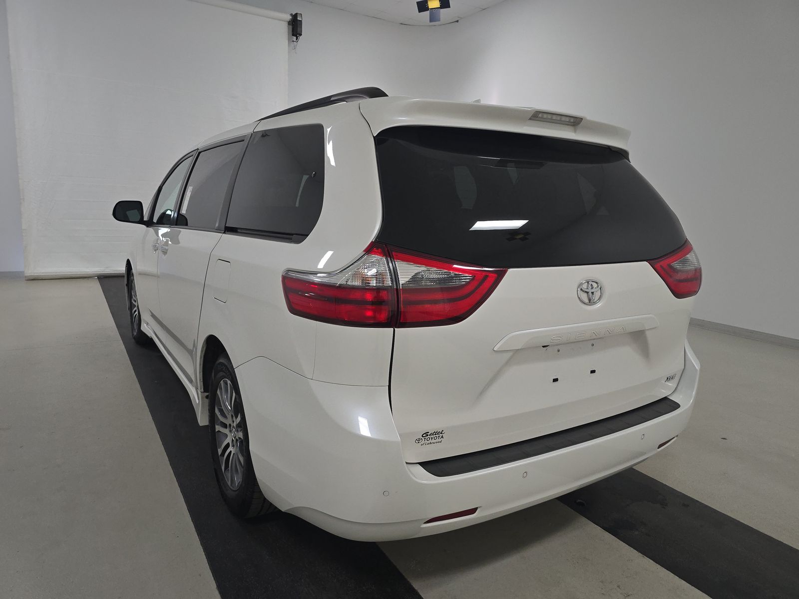 2020 Toyota Sienna XLE FWD