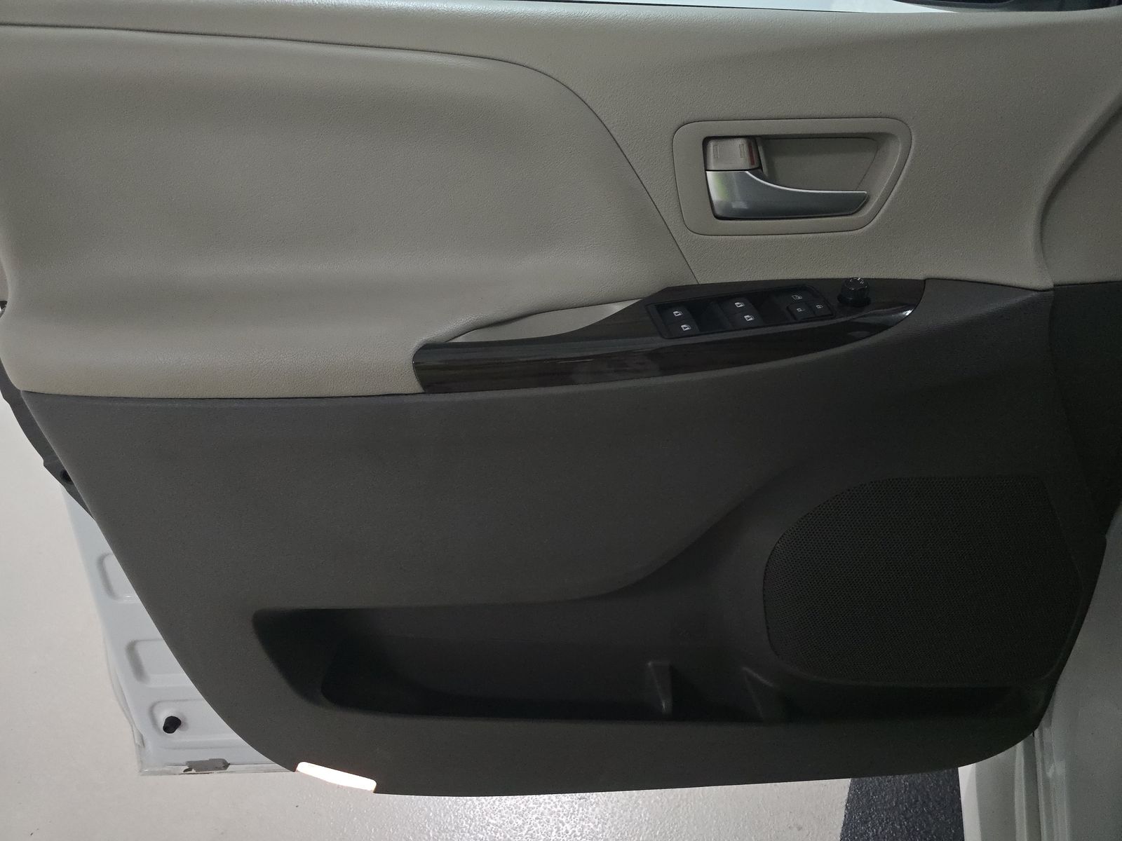 2020 Toyota Sienna XLE FWD