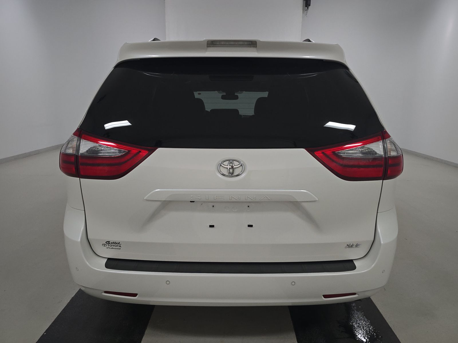 2020 Toyota Sienna XLE FWD