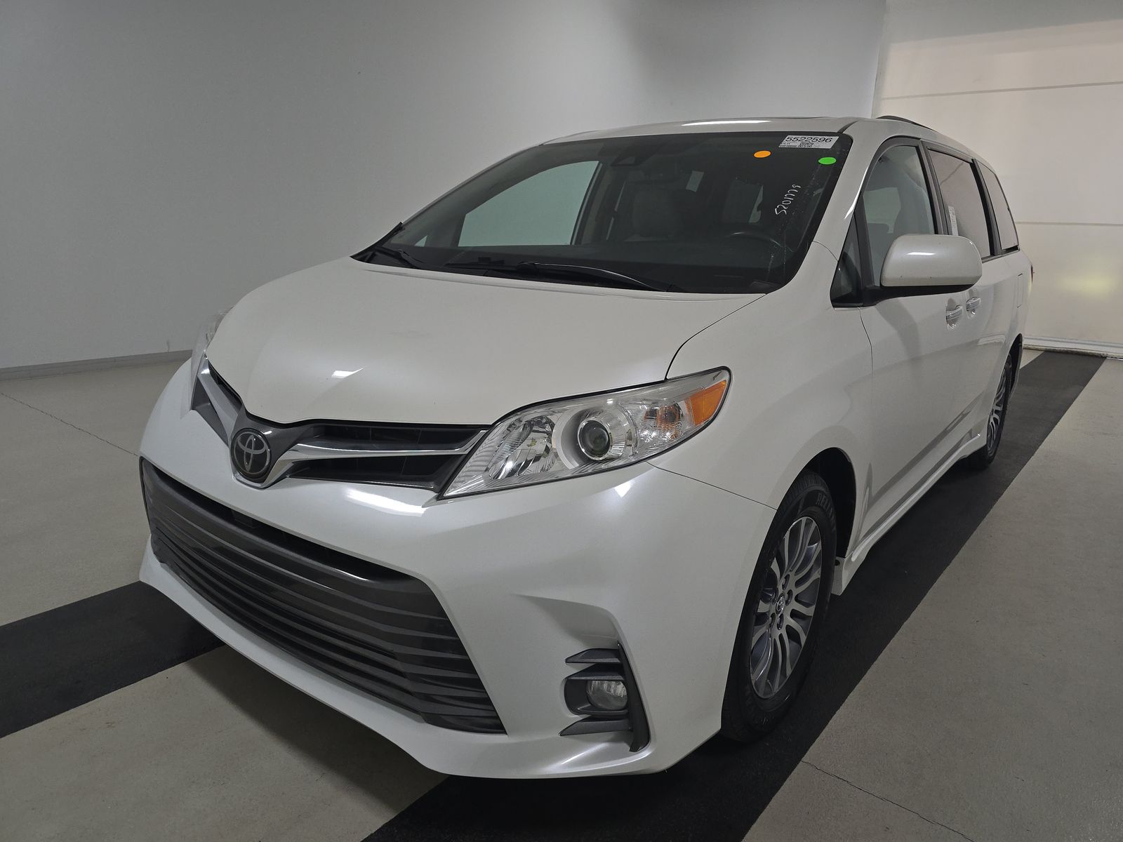 2020 Toyota Sienna XLE FWD