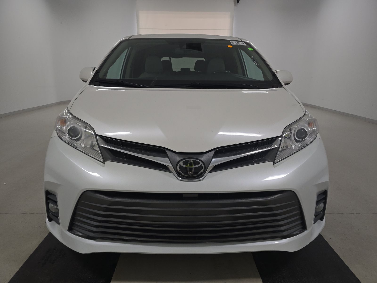 2020 Toyota Sienna XLE FWD