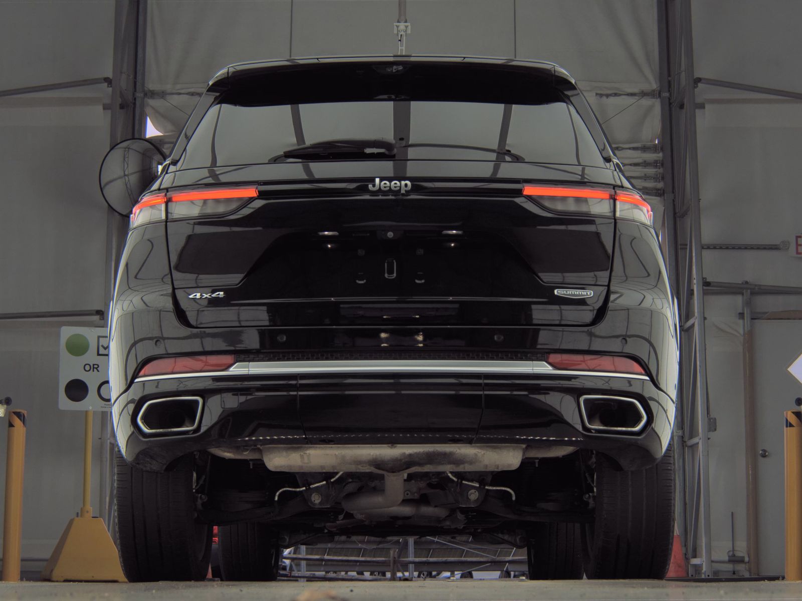 2022 Jeep Grand Cherokee Summit AWD