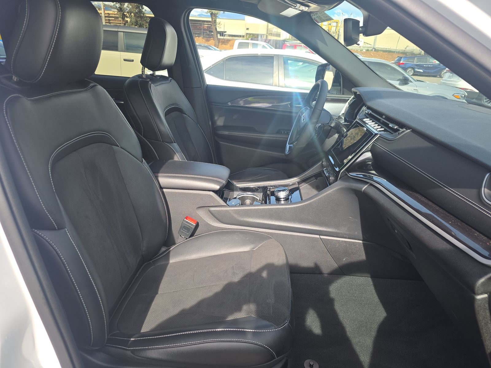 2023 Jeep Grand Cherokee Altitude AWD