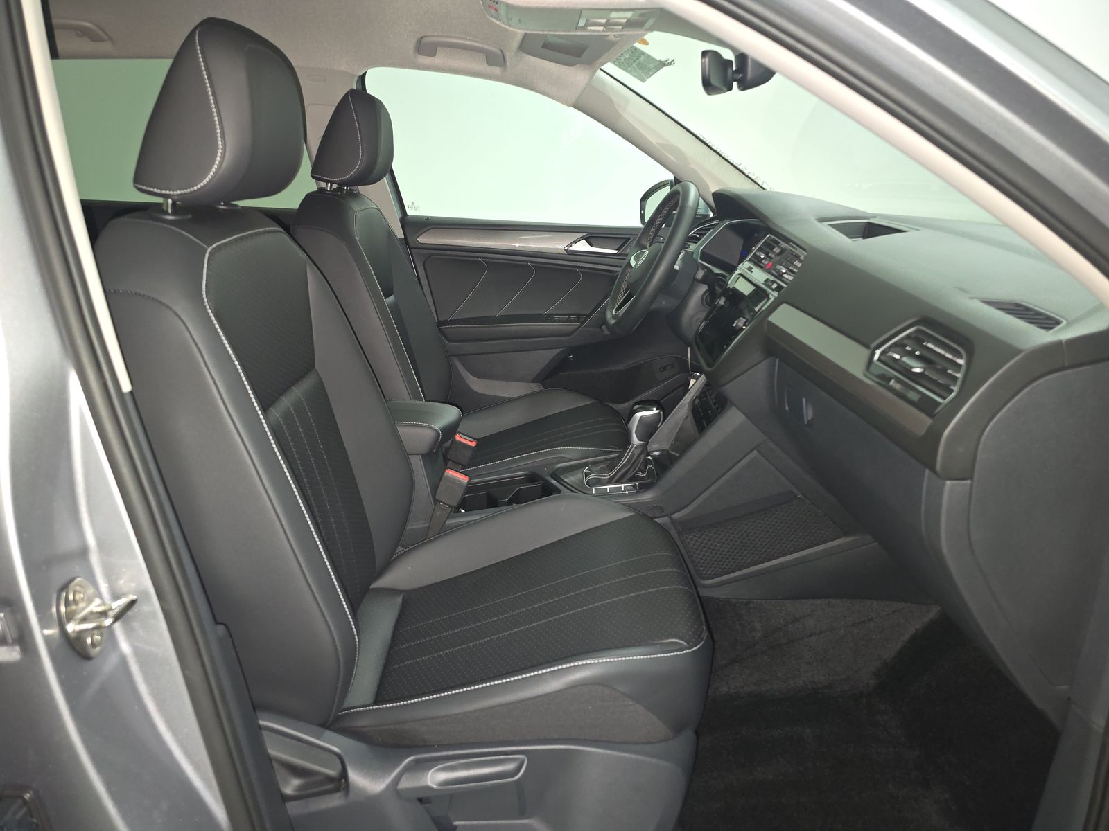 2024 Volkswagen Tiguan 2.0T SE FWD