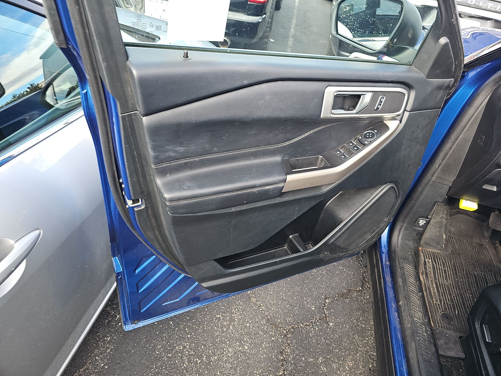 2023 Ford Explorer XLT RWD