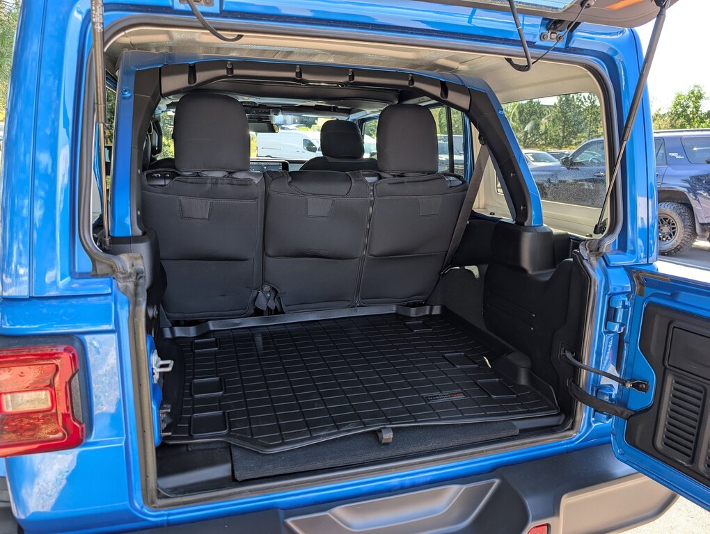 2024 Jeep Wrangler Sahara AWD