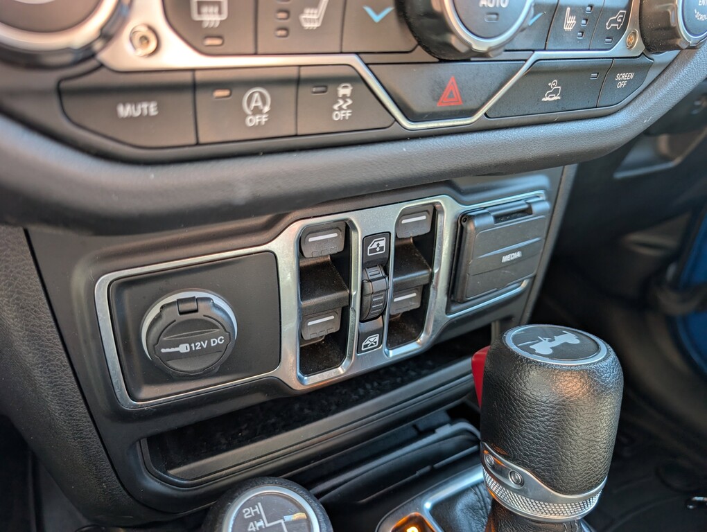 2024 Jeep Wrangler Sahara AWD