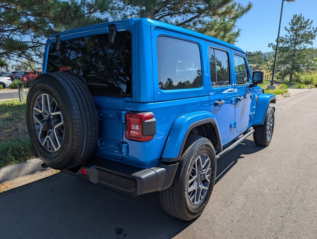 2024 Jeep Wrangler Sahara AWD