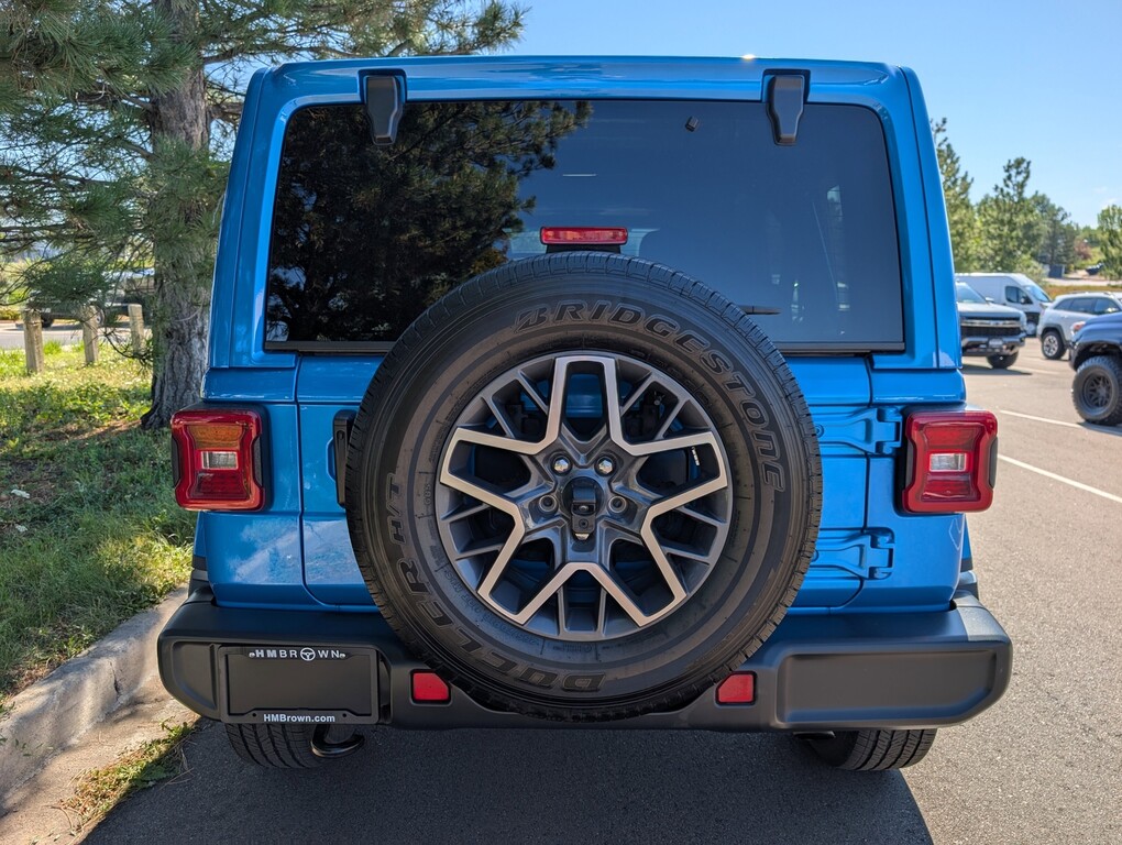 2024 Jeep Wrangler Sahara AWD