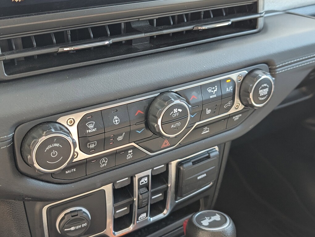 2024 Jeep Wrangler Sahara AWD