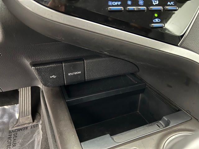 2024 Toyota Camry SE FWD