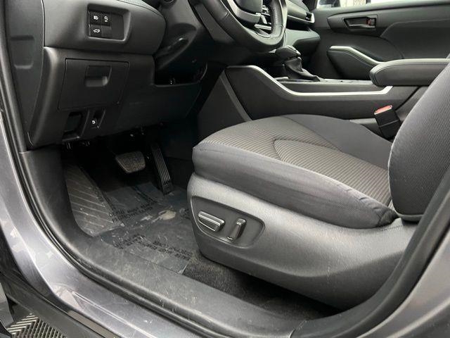 2024 Toyota Highlander LE AWD