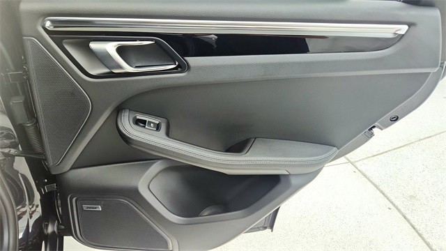 2025 Porsche Macan Base AWD