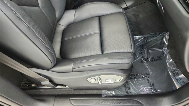 2025 Porsche Macan Base AWD