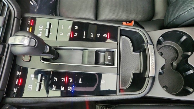 2025 Porsche Macan Base AWD