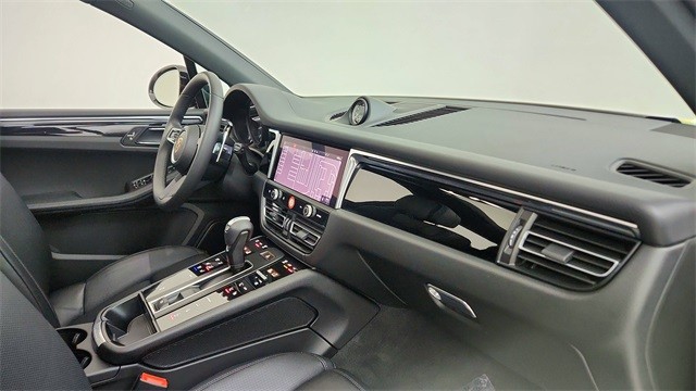 2025 Porsche Macan Base AWD