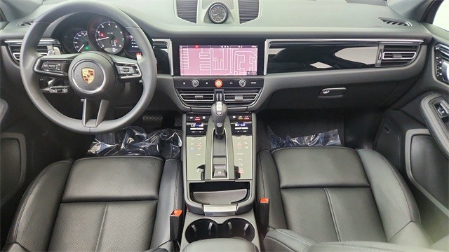 2025 Porsche Macan Base AWD