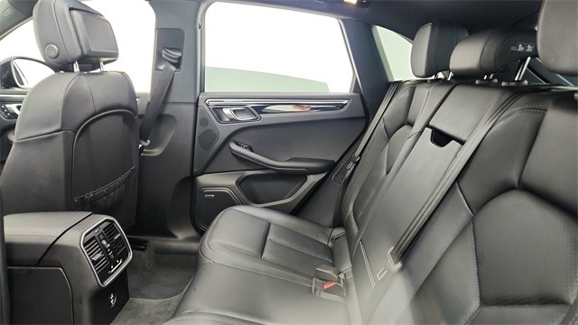 2025 Porsche Macan Base AWD