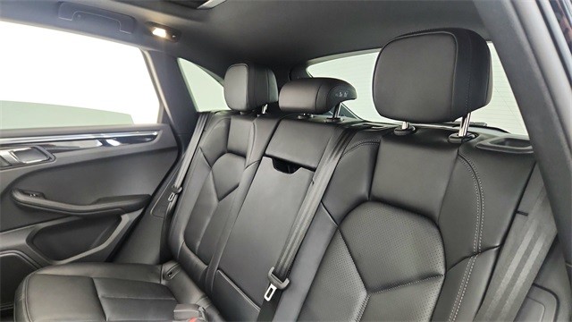 2025 Porsche Macan Base AWD