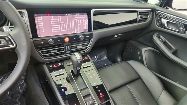 2025 Porsche Macan Base AWD