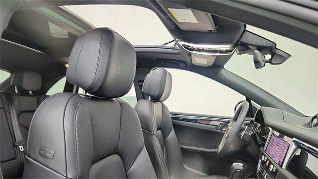 2025 Porsche Macan Base AWD
