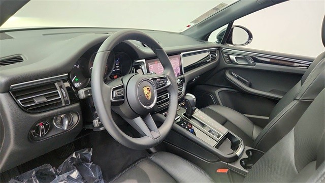 2025 Porsche Macan Base AWD
