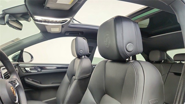2025 Porsche Macan Base AWD