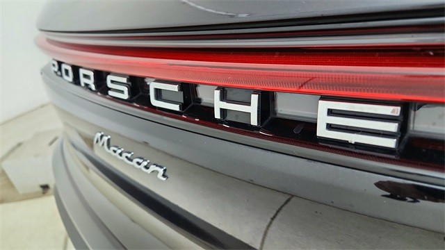 2025 Porsche Macan Base AWD