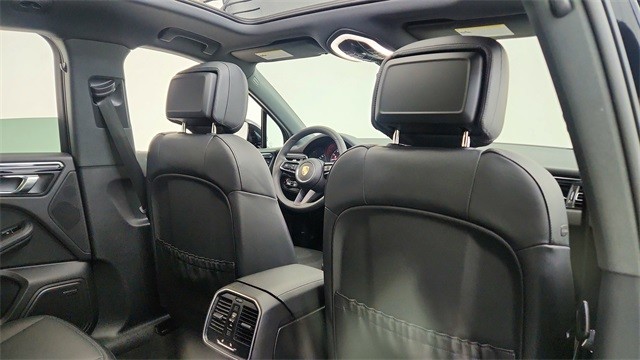 2025 Porsche Macan Base AWD