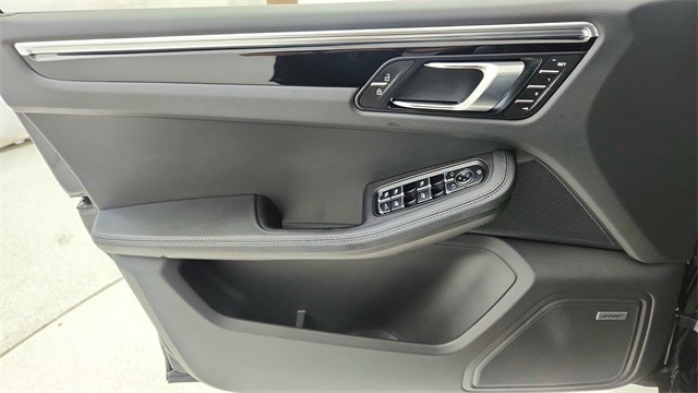 2025 Porsche Macan Base AWD