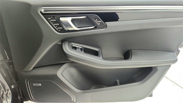 2025 Porsche Macan Base AWD