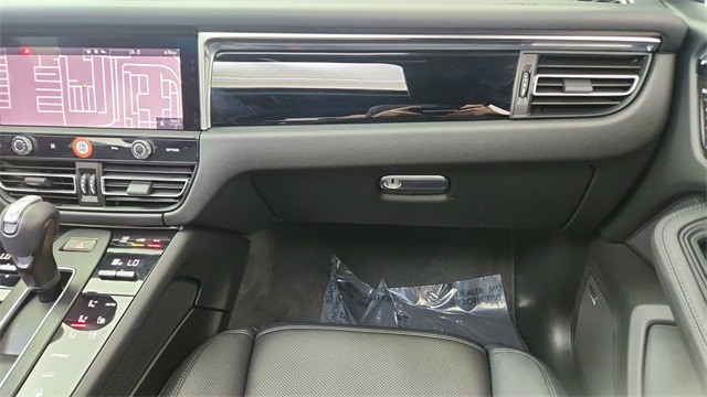 2025 Porsche Macan Base AWD