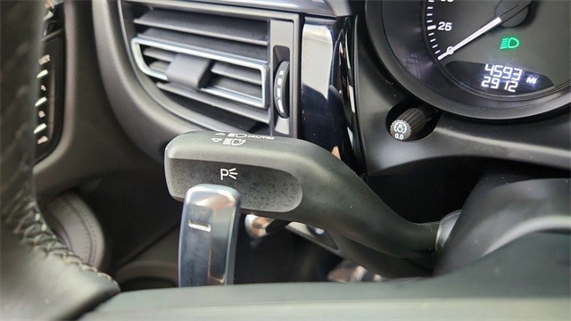 2025 Porsche Macan Base AWD