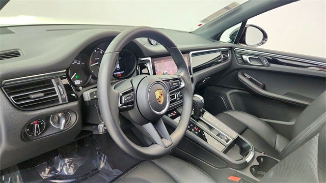 2025 Porsche Macan Base AWD