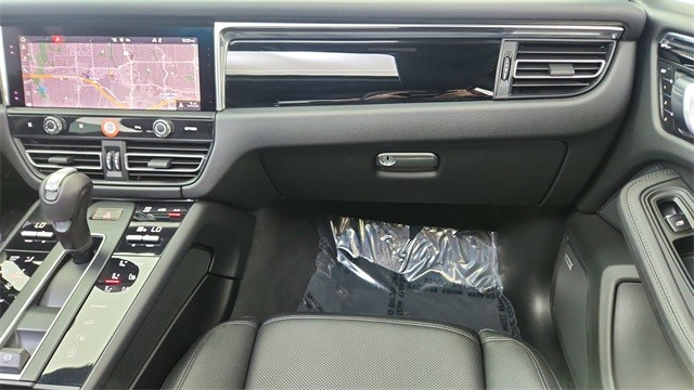 2025 Porsche Macan Base AWD