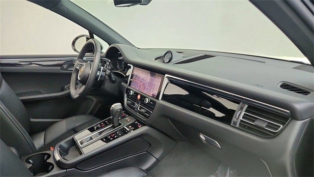 2025 Porsche Macan Base AWD