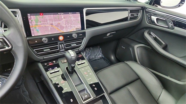 2025 Porsche Macan Base AWD