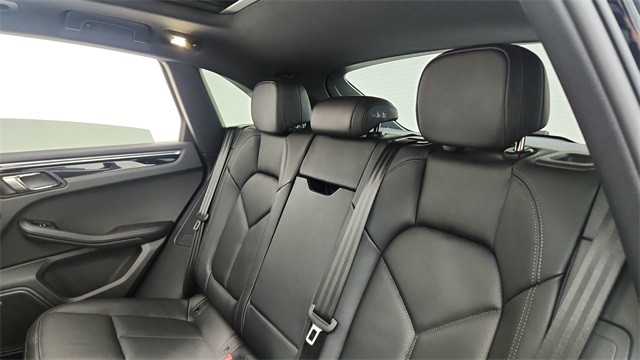 2025 Porsche Macan Base AWD
