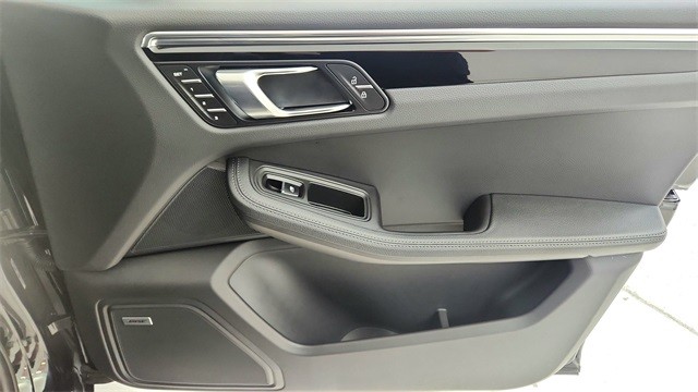 2025 Porsche Macan Base AWD