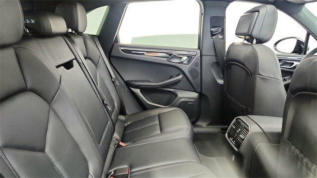 2025 Porsche Macan Base AWD